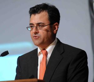 Karan Bhatia: "az üzleti vezetők is csak nehezen tudnak ellenállni a protekcionizmus szirénénekének" (fotó: GE)