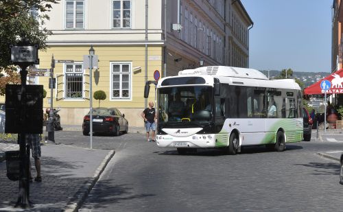 Elektromos midibuszt mutattak be Budapesten (fotó: MTI)