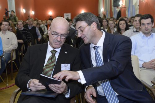 Cséfalvay Zoltán, az NGM államtitkára és Ilan Mor, Izrael budapesti nagykövete (fotó: MTI)