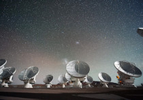 The Atacama Large Millimeter/submillimeter Array (ALMA) by night, under the Magellanic Clouds (fotó: Wikimedia.org)